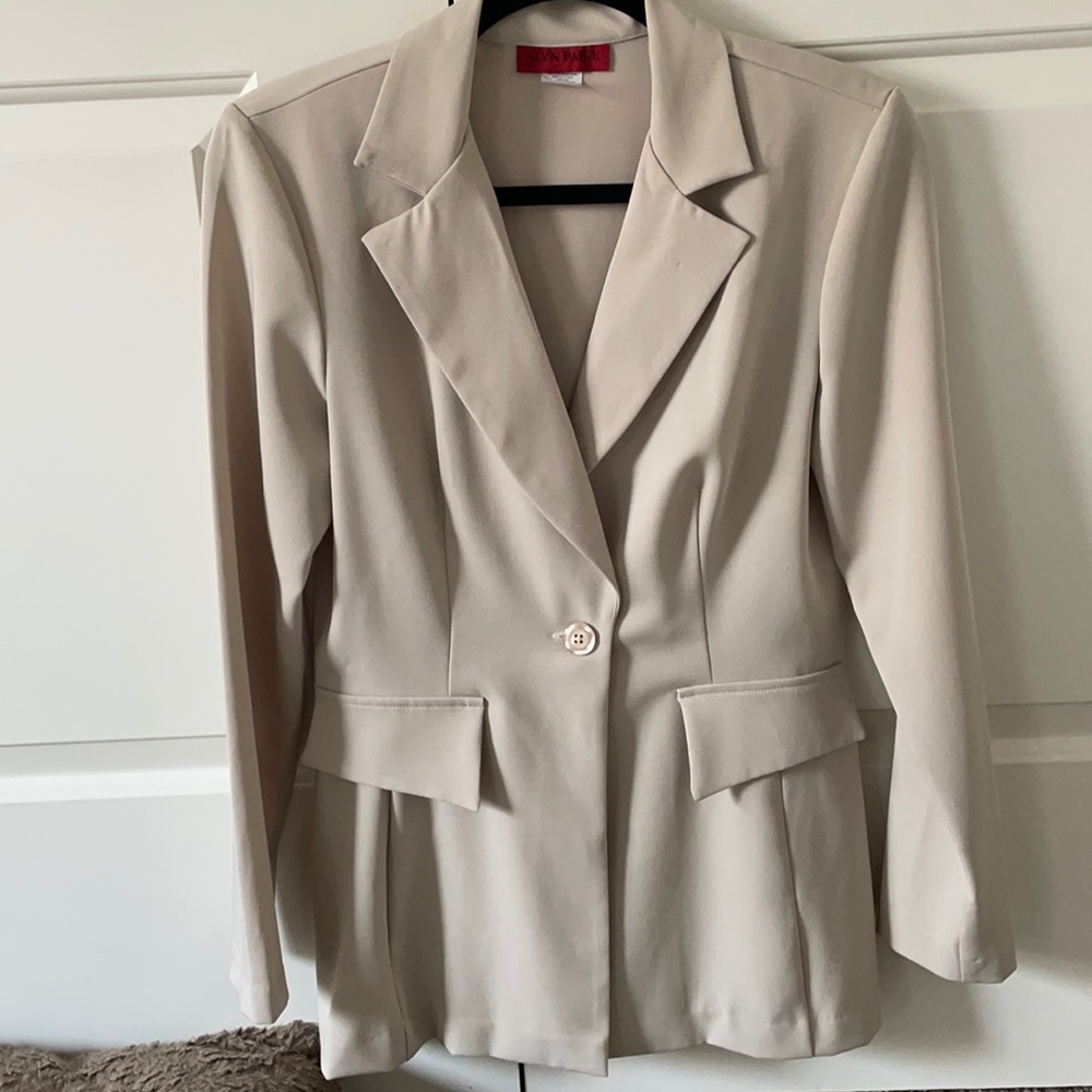 Alyn Paige Shoulder Padded Blazer